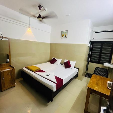 Priya Lodge Kozhikode Esterno foto