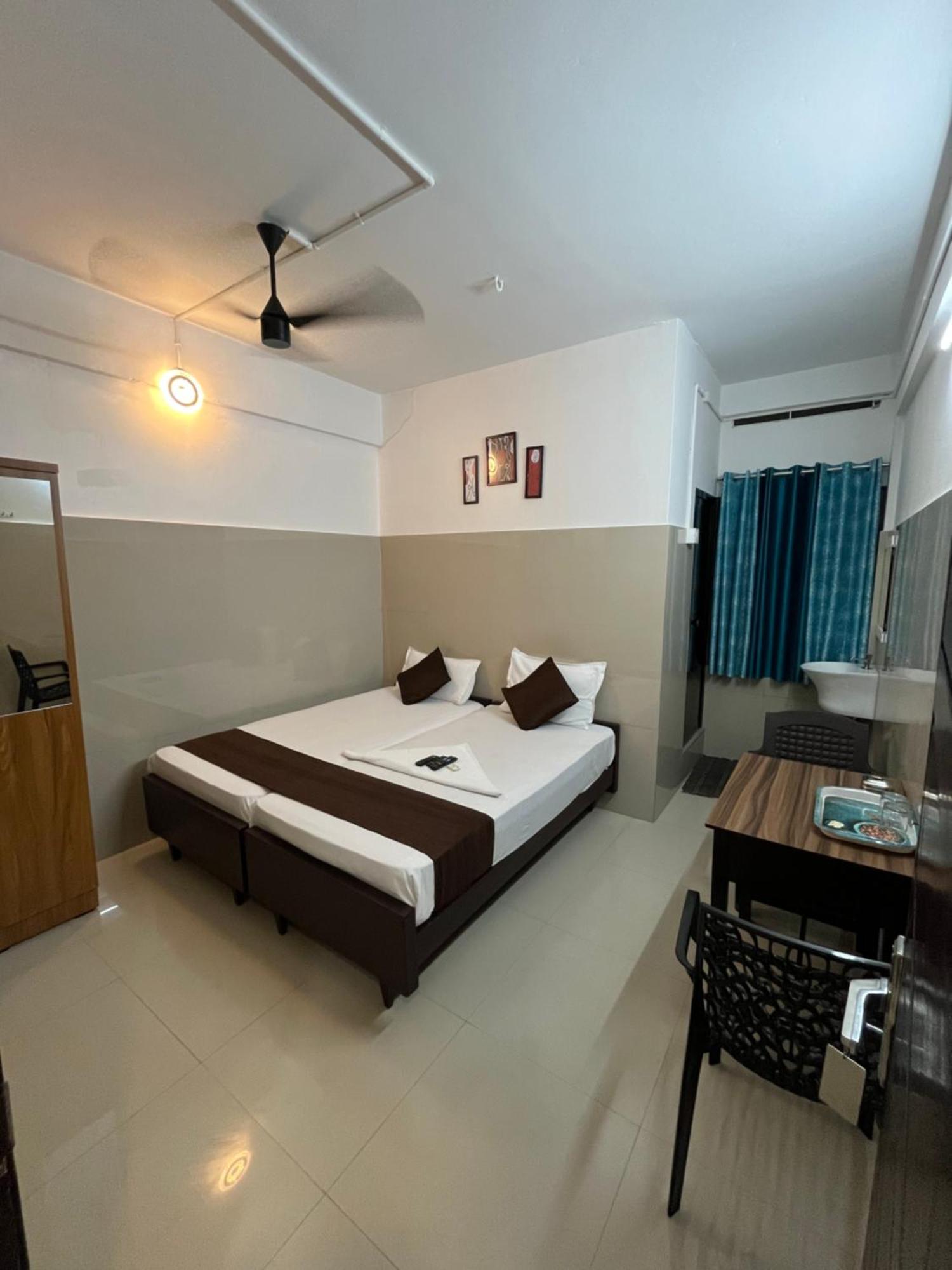 Priya Lodge Kozhikode Esterno foto