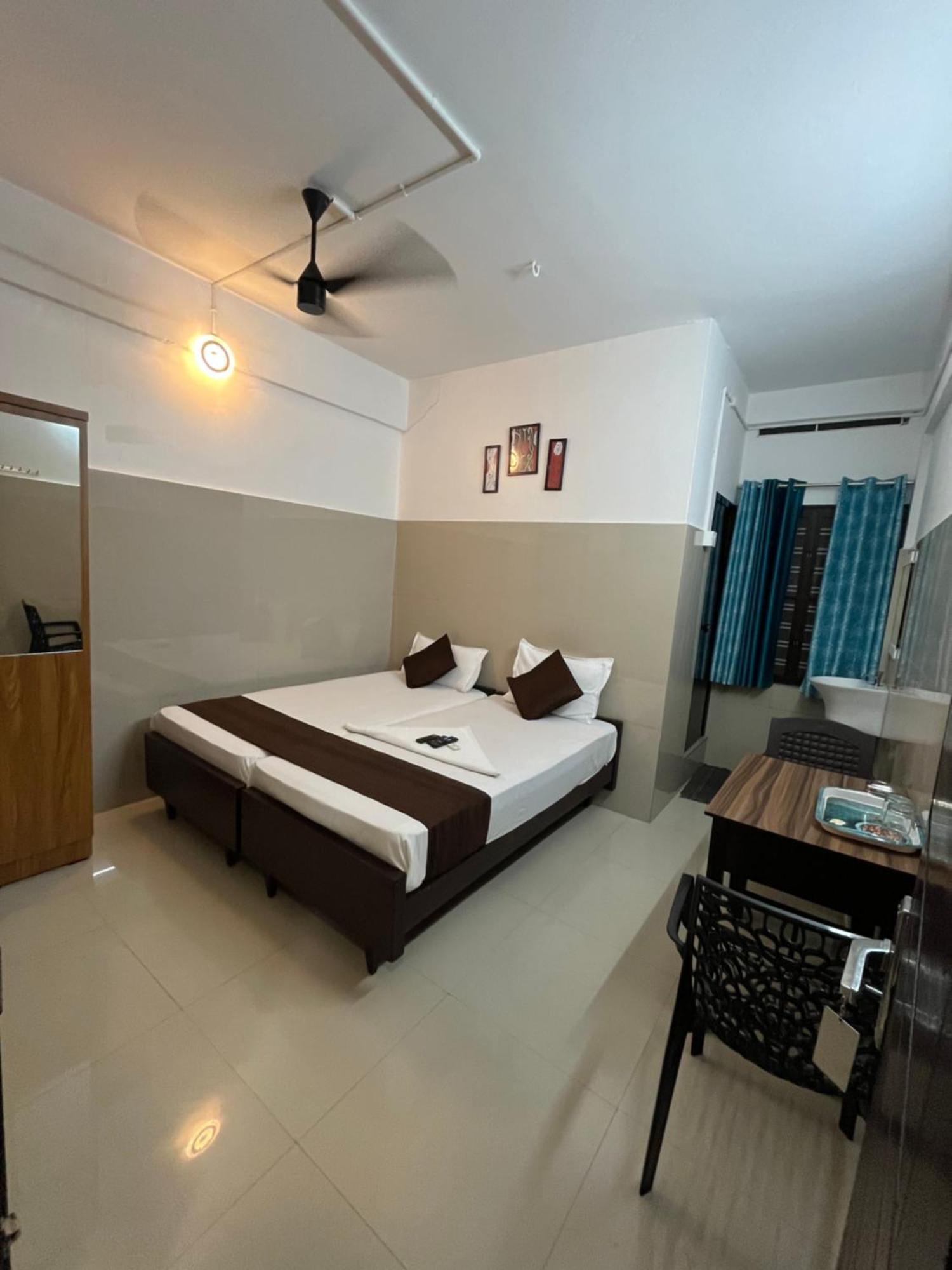 Priya Lodge Kozhikode Esterno foto