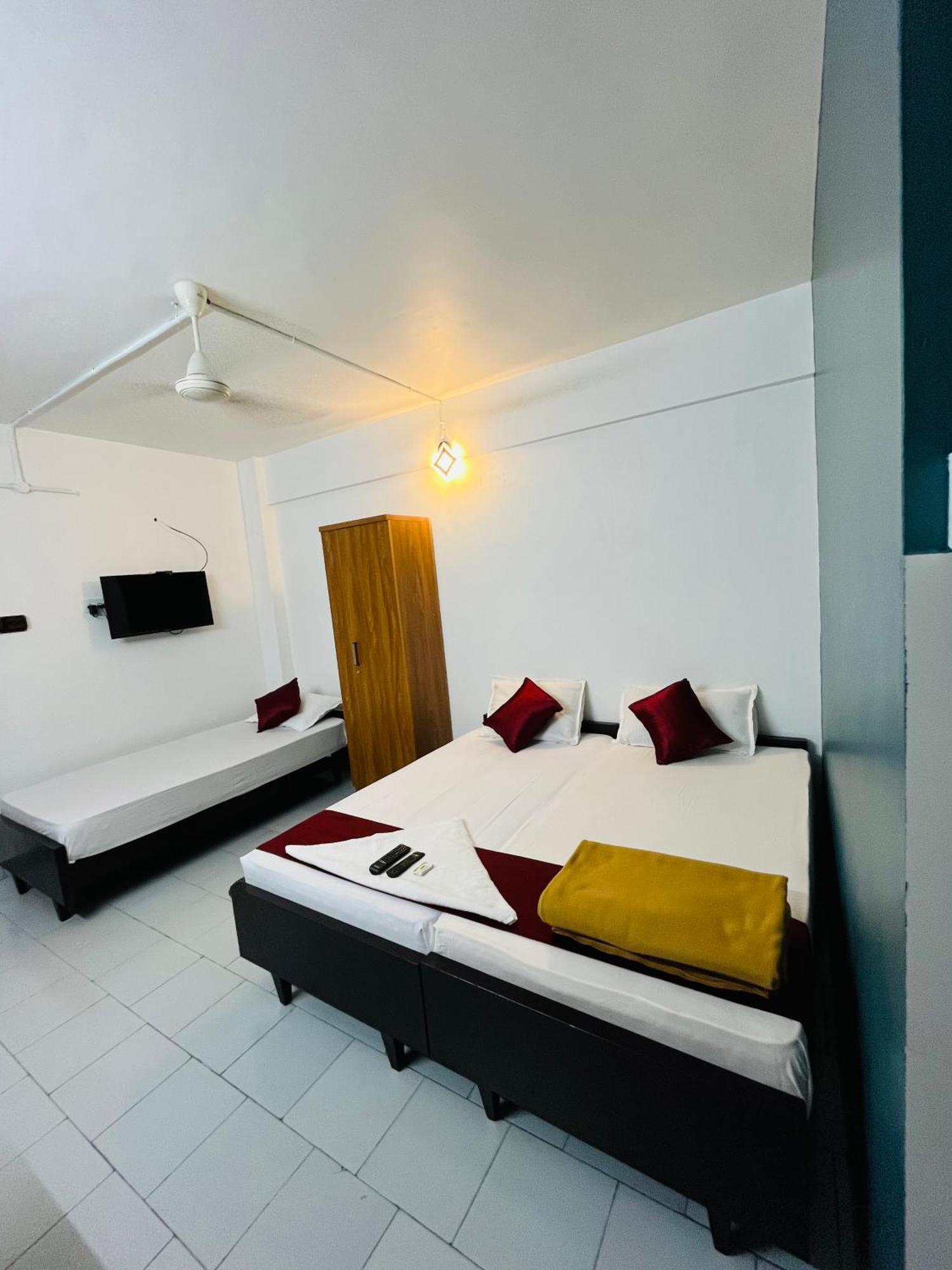 Priya Lodge Kozhikode Esterno foto
