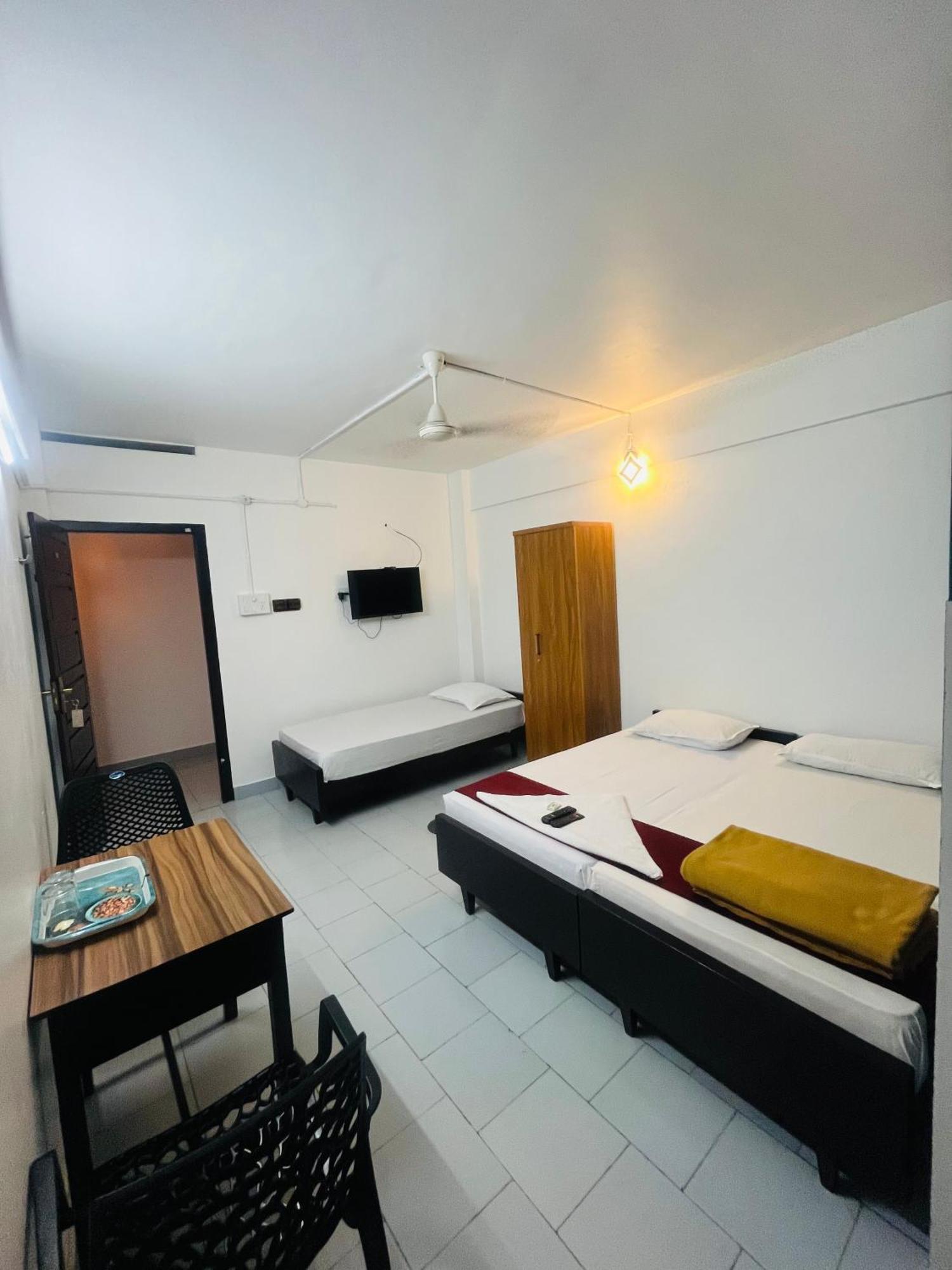 Priya Lodge Kozhikode Esterno foto