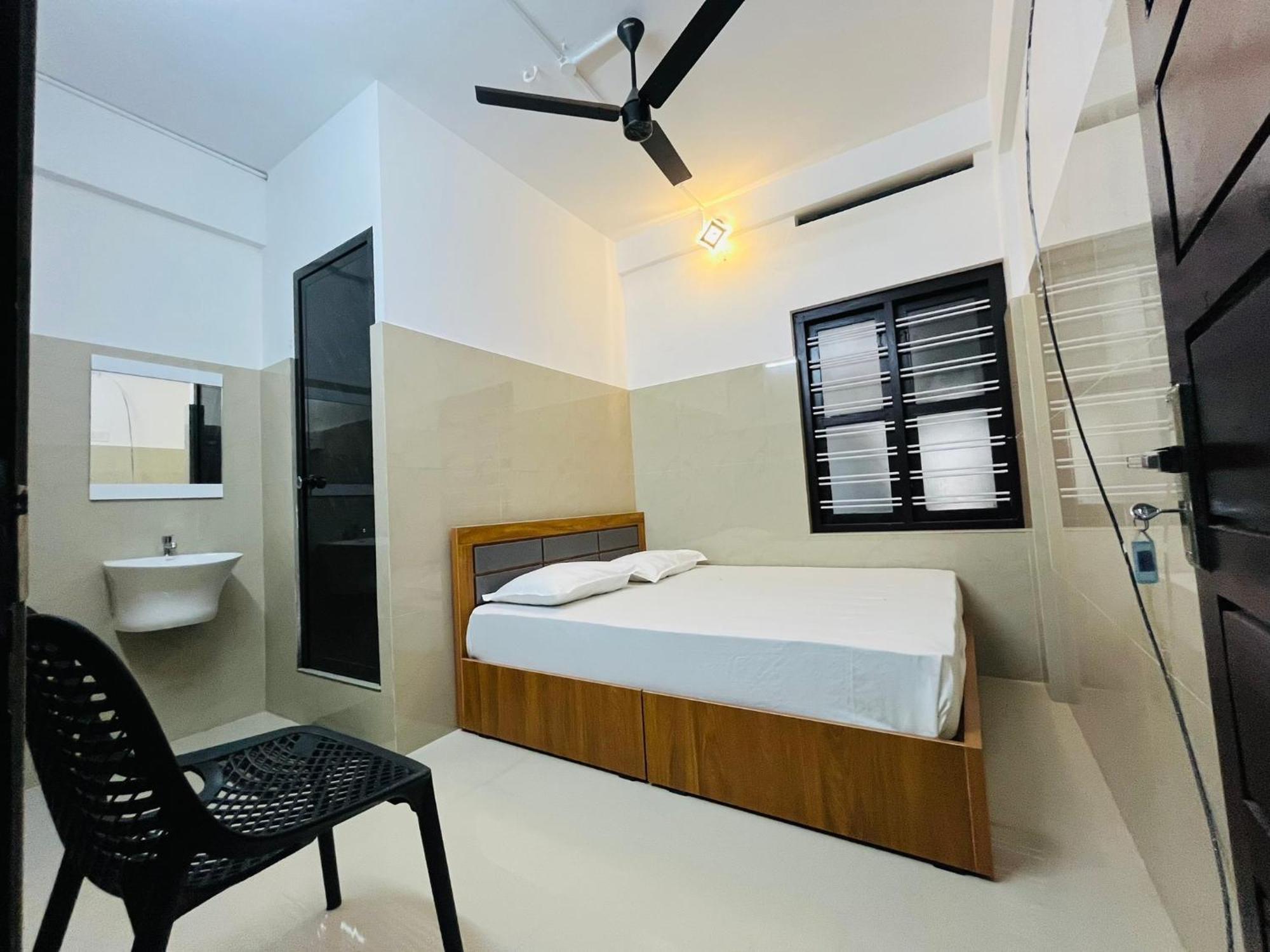 Priya Lodge Kozhikode Esterno foto