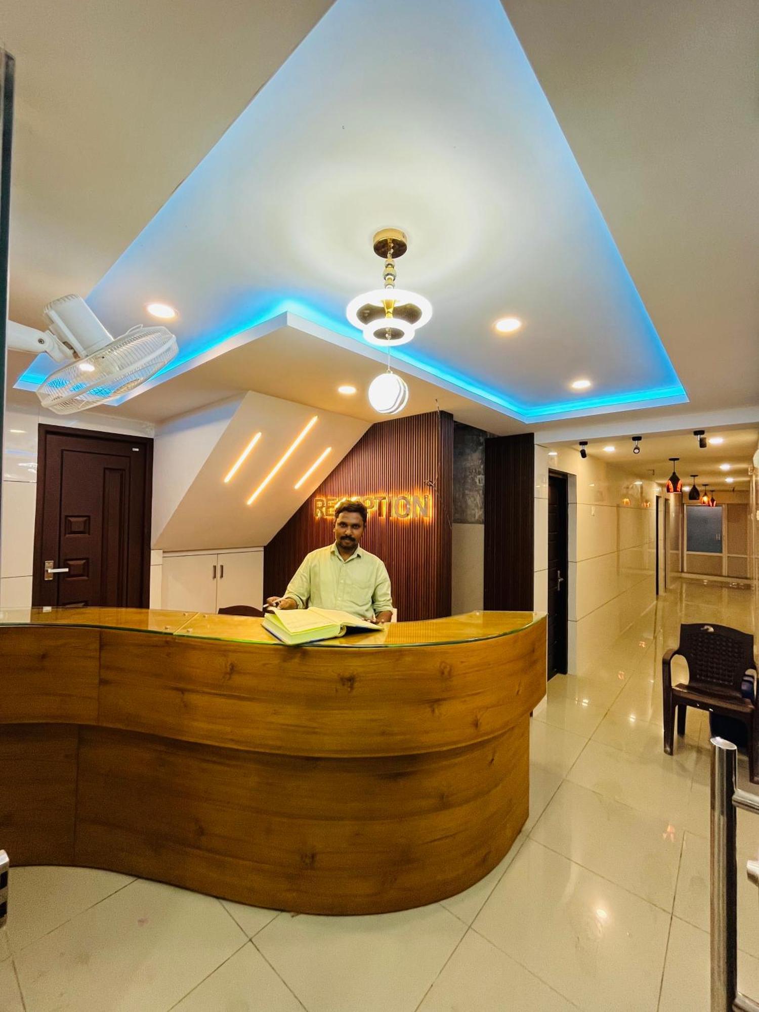 Priya Lodge Kozhikode Esterno foto