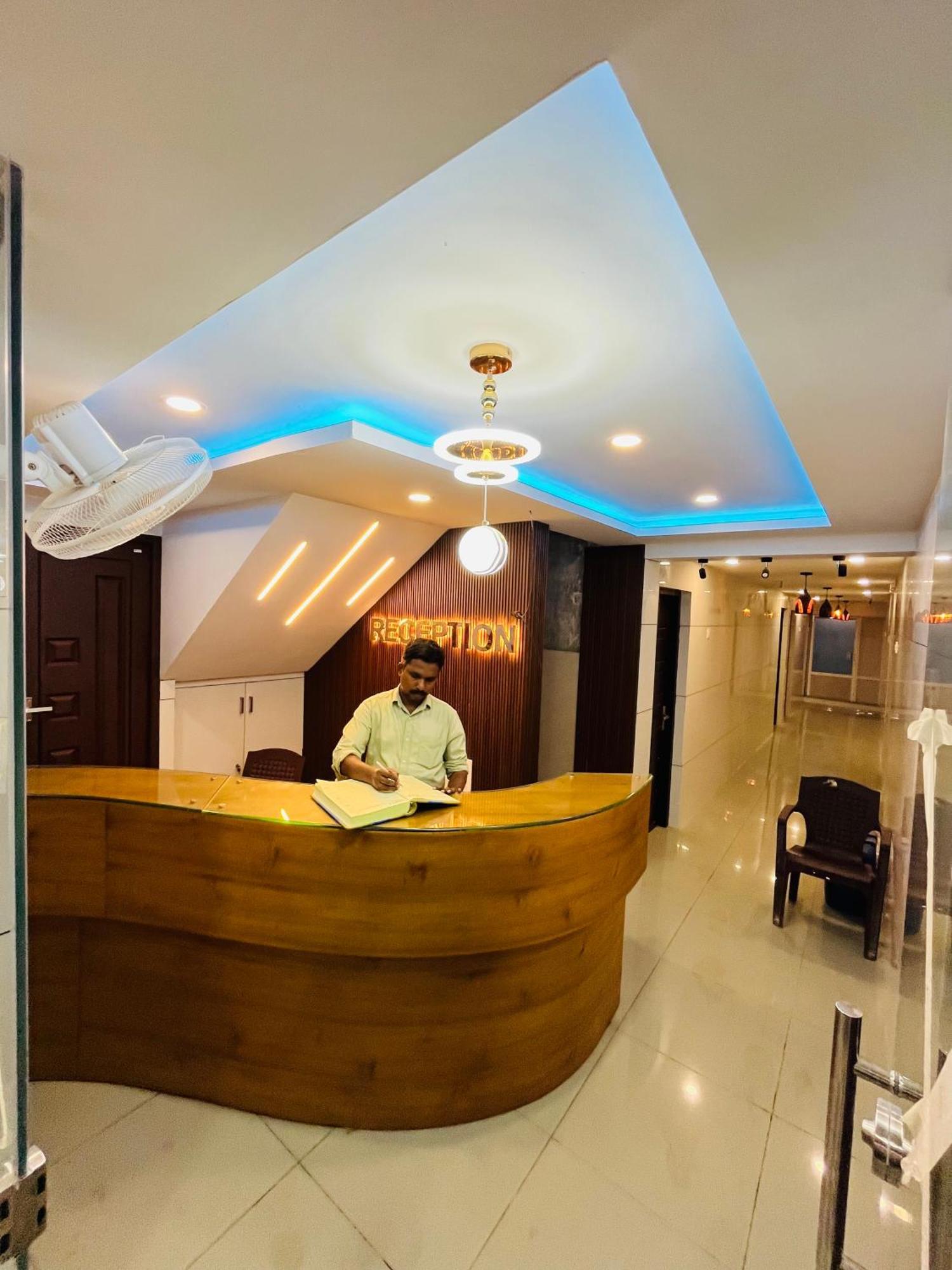 Priya Lodge Kozhikode Esterno foto