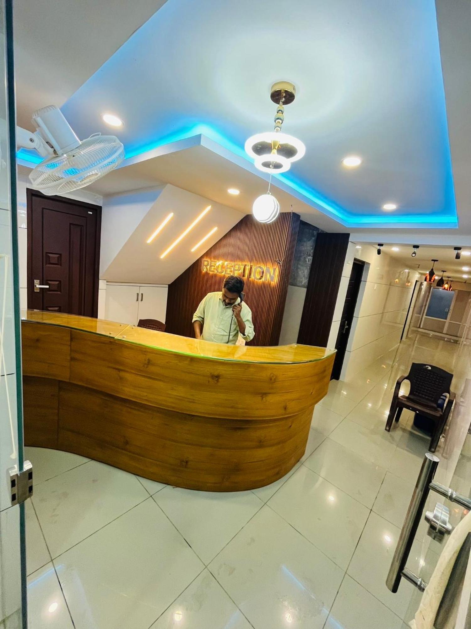 Priya Lodge Kozhikode Esterno foto