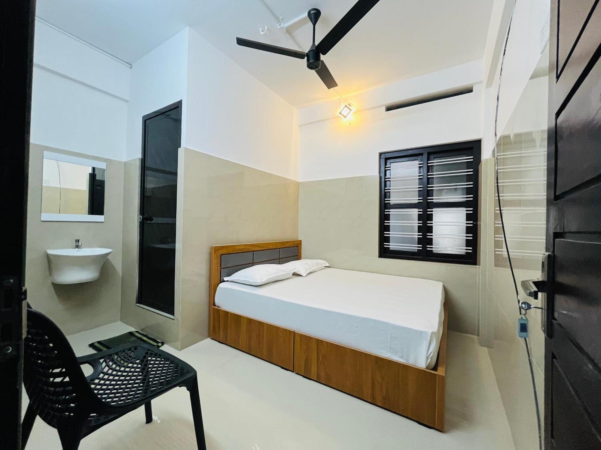 Priya Lodge Kozhikode Esterno foto